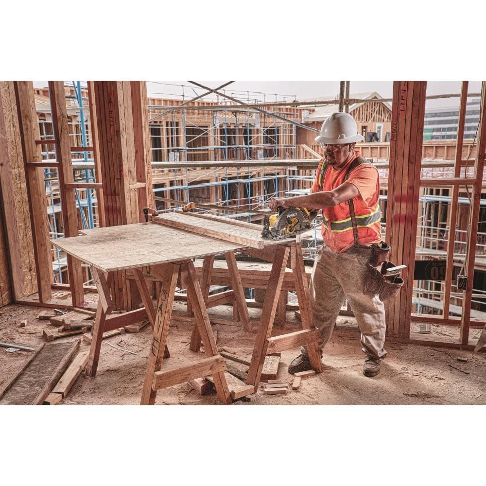 DEWALT FLEXVOLT 60V MAX* Circular Saw Kit, 7-1/4-Inch, Worm Style, 9.0Ah Battery (DCS577X1)